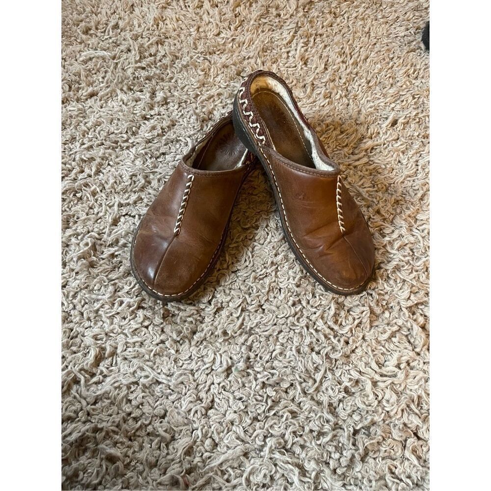 Ugg womens leather Sherpa lined mules size 8